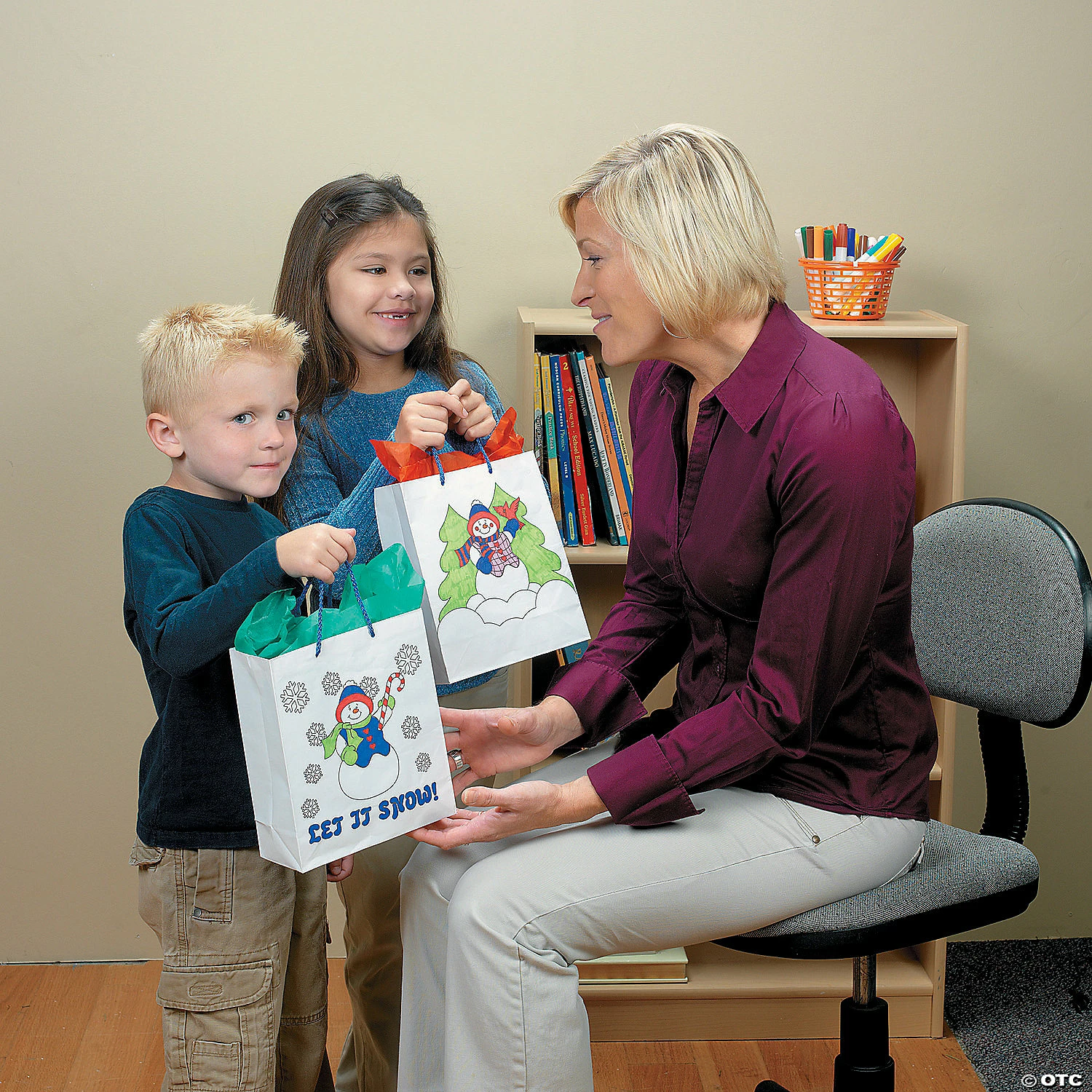 New ⌛ 7 1/2" x 9" Color Your Own Medium Snowman Paper Gift Bags - 12 Pc. ⌛ 4 New ⌛ 7 1/2" x 9" Color Your Own Medium Snowman Paper Gift Bags - 12 Pc. ⌛ - Image 2